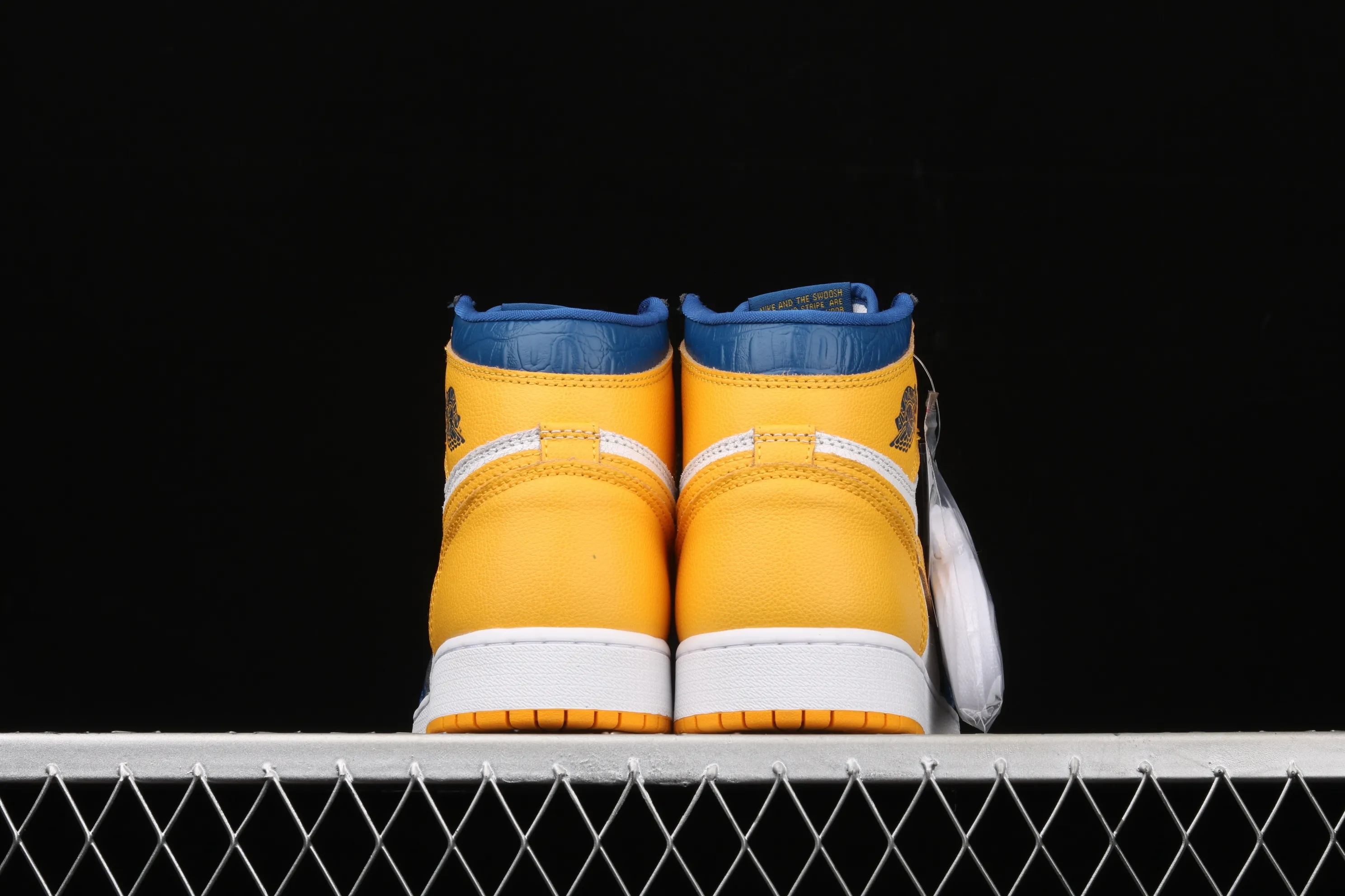 All categories Air Jordan Jordan series basketball shoes Air Jordan 1 Mid Air Jordan 1 Mid AJ1 Joe 1 candy color snake pattern stitching mid-top versatile casual sports sneakers CZ6909-100